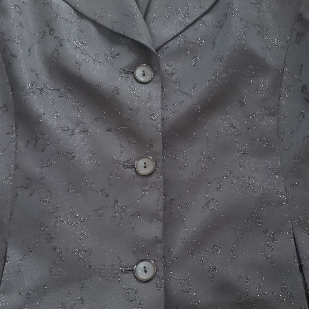 Suit - Picture 2 of 3